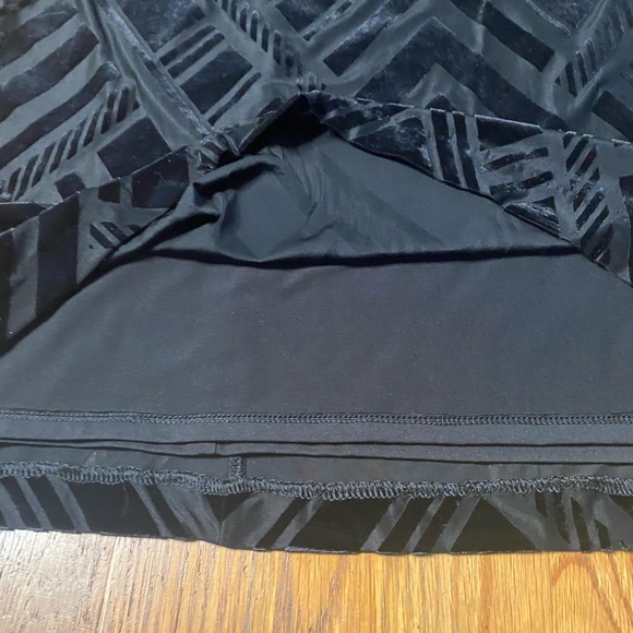 WHITE HOUSE BLACK MARKET BLACK VELVET BURNOUT SHORT SLEEVE DRESS L - Picture 7 of 10